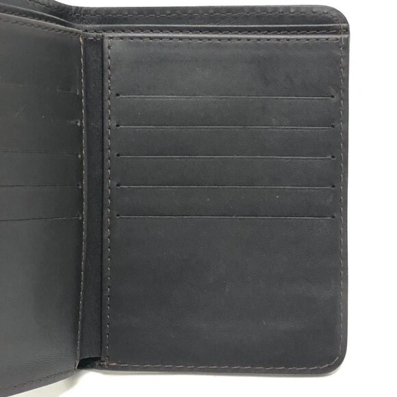 LOUIS VUITTON Utah Compact Wallet (No Coin Compartment) Passport Case - Picture 10 of 16